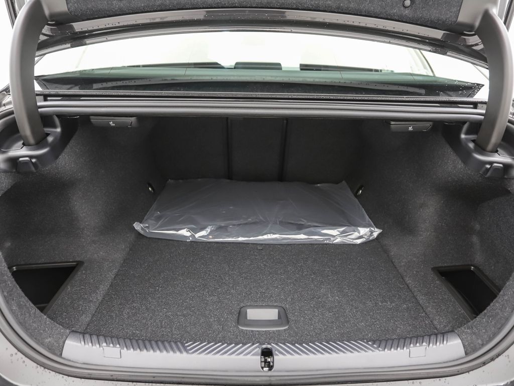 Thumbnail: 2026 BMW i5 - 25