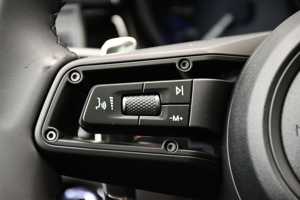 Thumbnail: 2026 Porsche Macan - 27