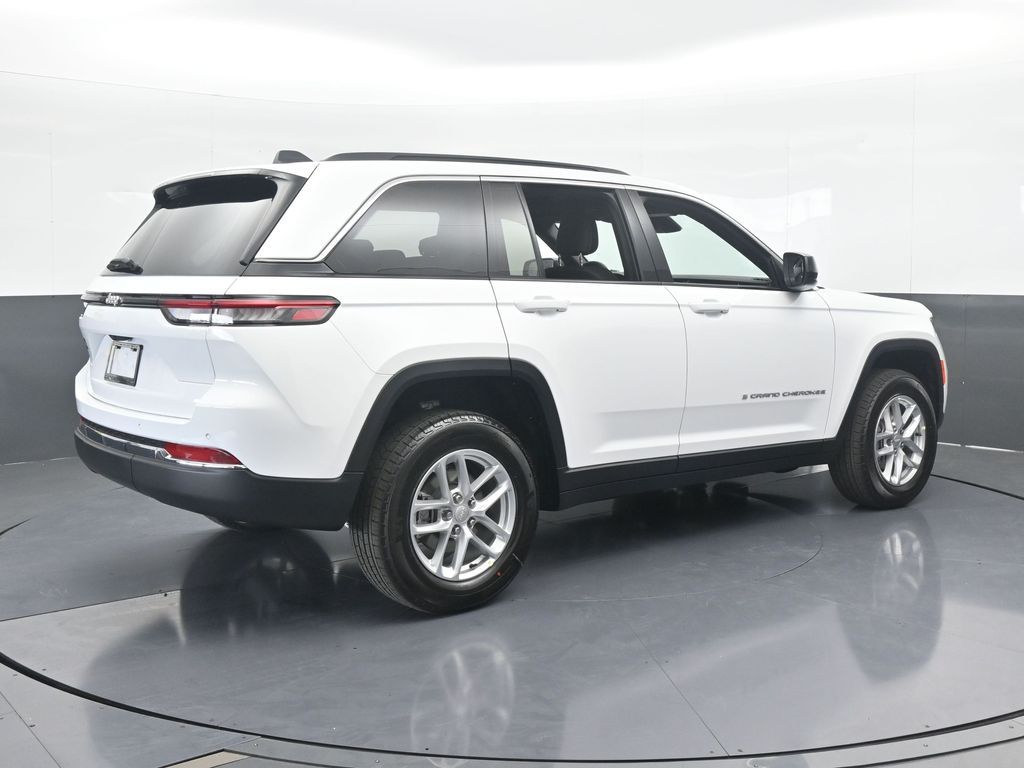 New 2025 Bright White Clearcoat Jeep Laredo image 6