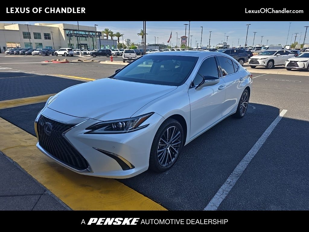 2022 Lexus ES Hybrid 300h Hero Image