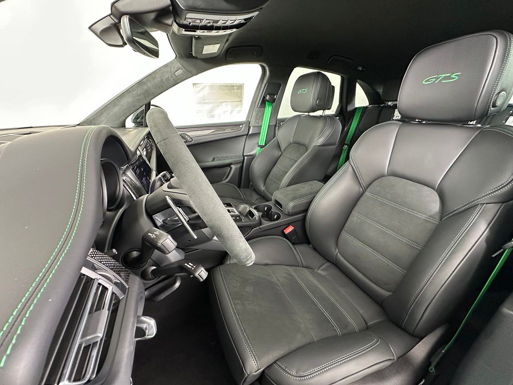 Thumbnail: 2026 Porsche Macan - 5