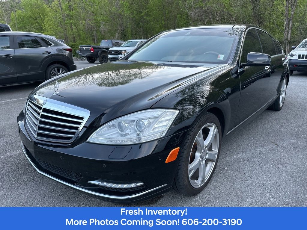 Magnetite Black Metallic 2013 Mercedes-Benz S-Class S 550 4MATIC Sedan All-Wheel Drive 7-Speed Automatic