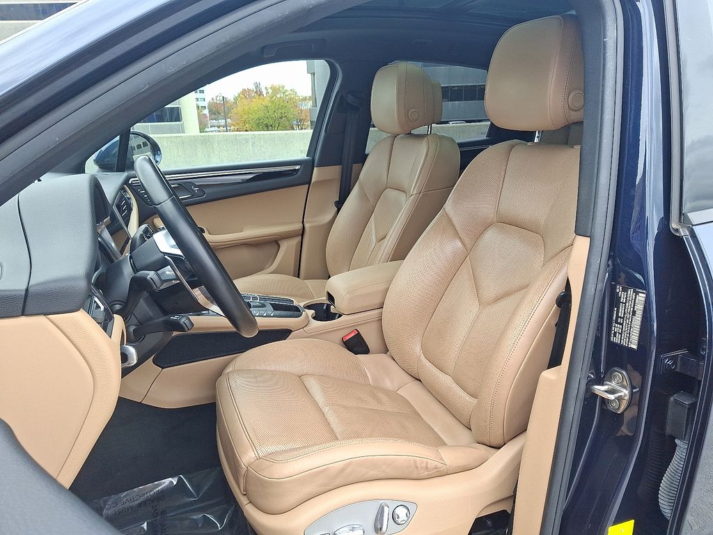 Thumbnail: 2019 Porsche Macan - 17