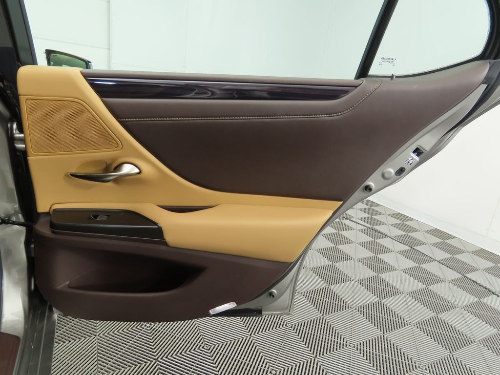 Thumbnail: 2019 Lexus ES - 26