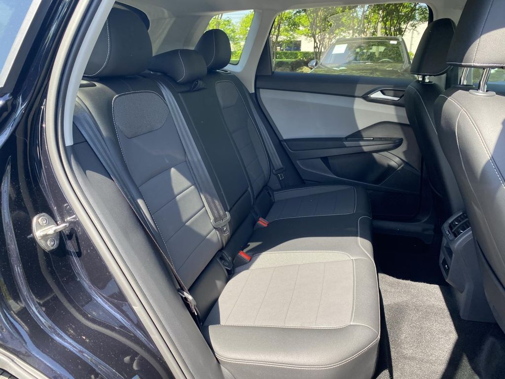 2022 Volkswagen Taos SE 16