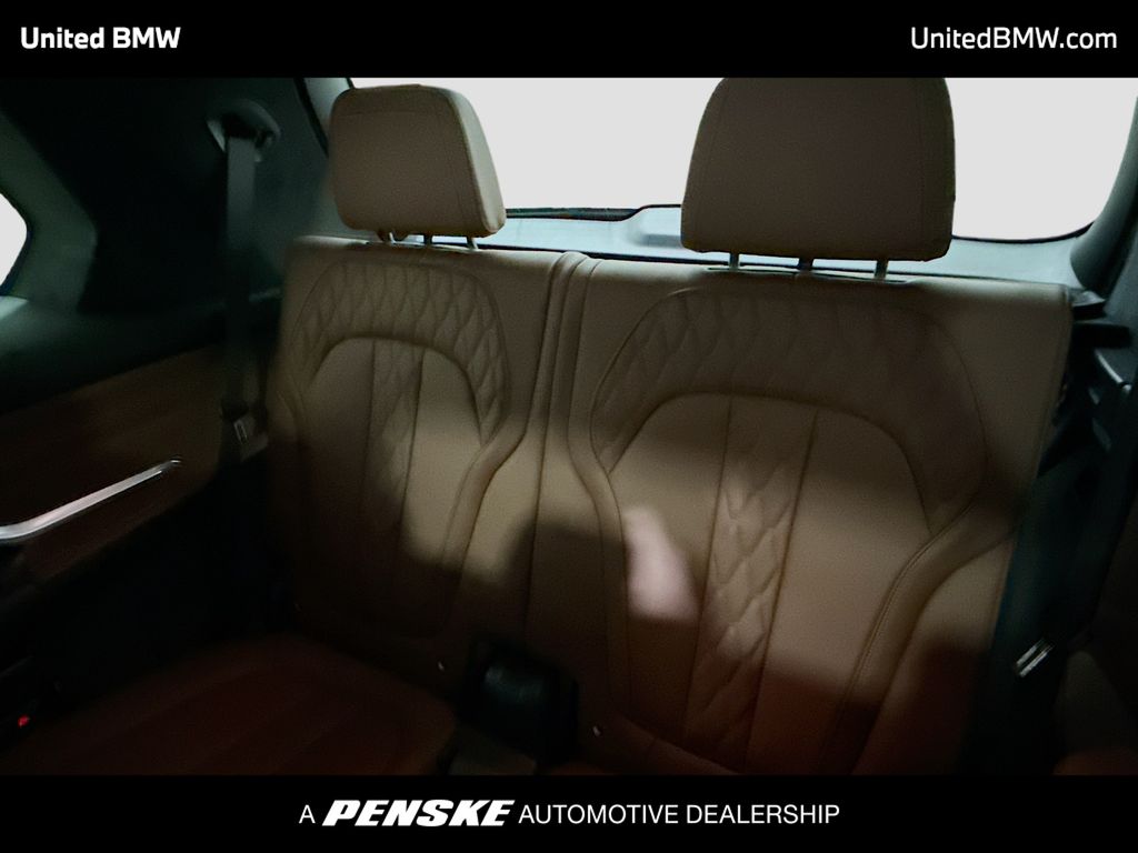 Thumbnail: 2026 BMW X7 - 14
