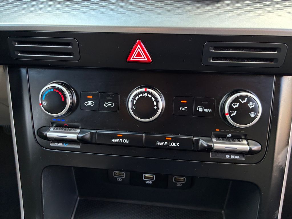 Used Car 2024 Kia Carnival  Lx For Sale Under $30,000 In Austin, Texas