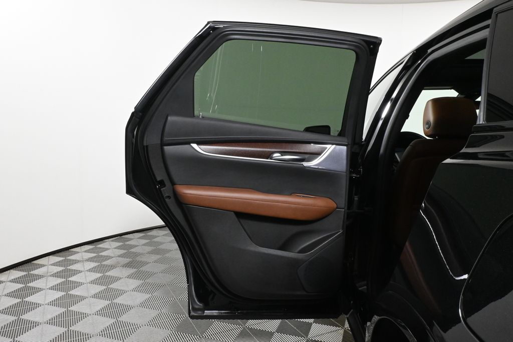 Thumbnail: 2023 Cadillac XT5 - 32