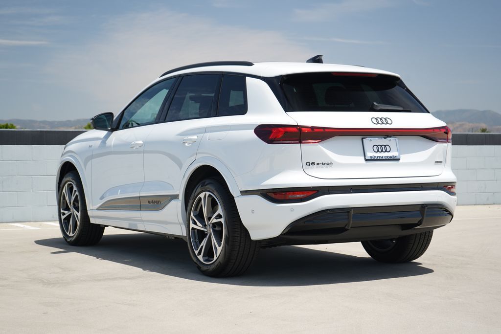 Thumbnail: 2027 Audi Q6 e-tron - 4