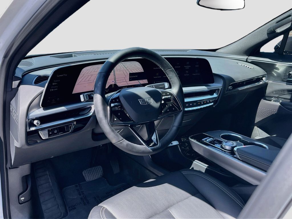 Used 2025 White Cadillac Luxury image 9