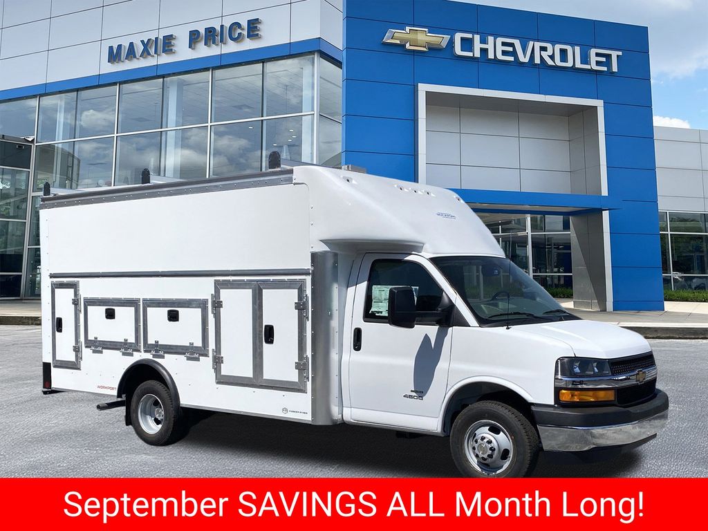 Summit White 2026 Chevrolet Express Chassis Van Rear-Wheel Drive 8-Speed Automatic