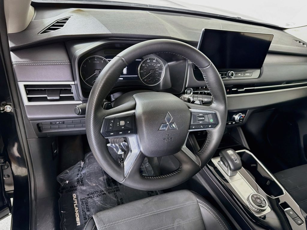 Used 2025 Mitsubishi Outlander SUV
