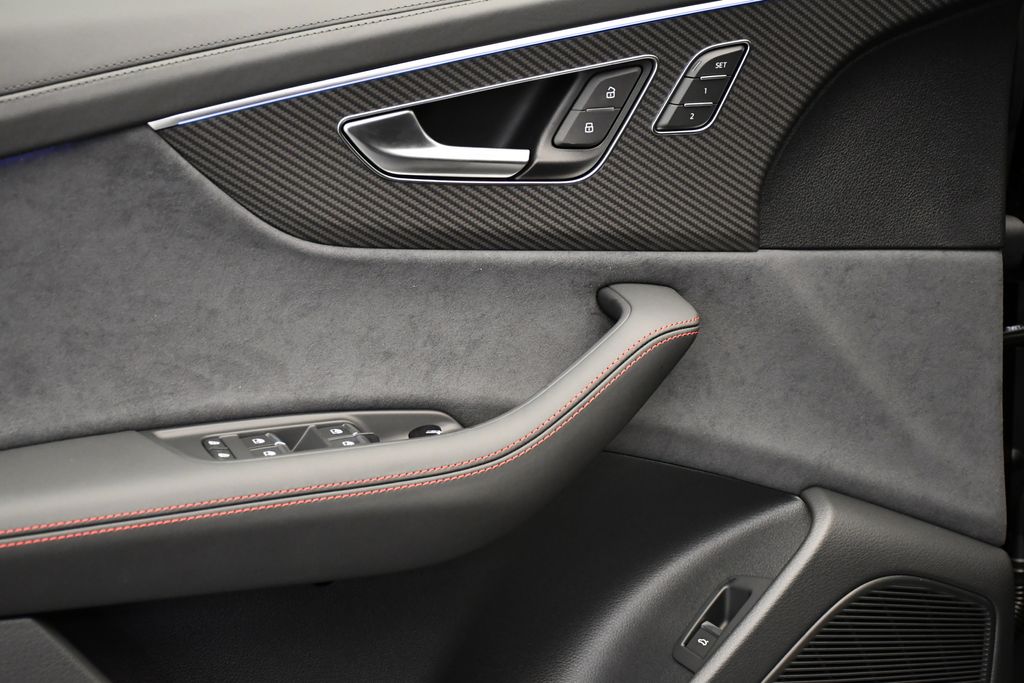 Thumbnail: 2026 Audi Q8 - 32