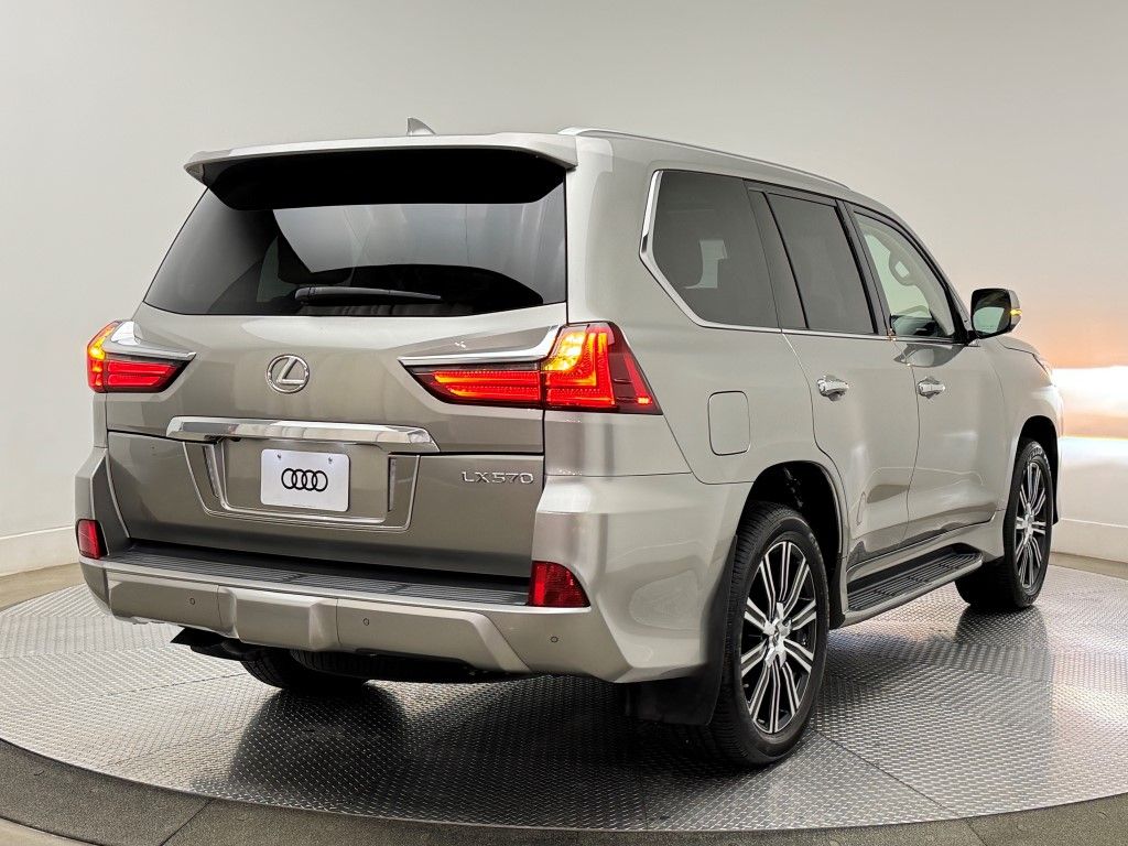 2021 Lexus LX 570 11