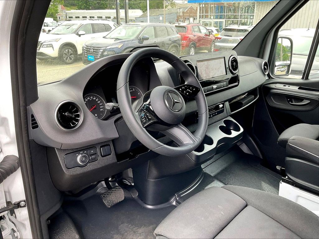 2025 Mercedes-Benz Sprinter 2500 — photo 8