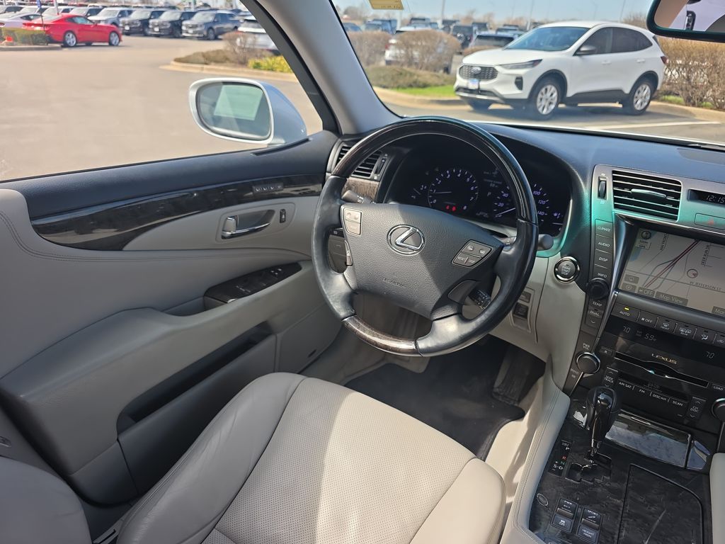 Used 2009  Lexus 460 image 26