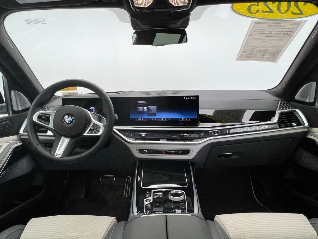 Thumbnail: 2025 BMW X7 - 11