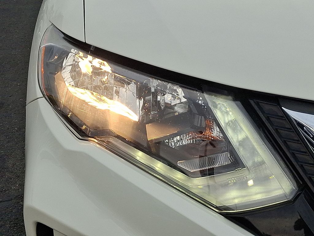 Thumbnail: 2020 Nissan Rogue - 9