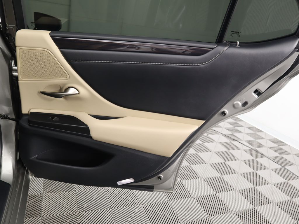 2021 Lexus ES 350 28