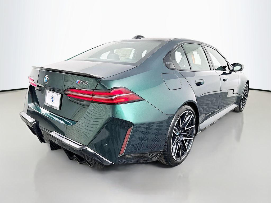 Thumbnail: 2027 BMW M5 - 5