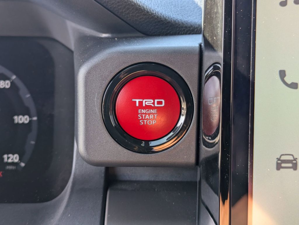 2024 Toyota Tacoma TRD Off-Road 17