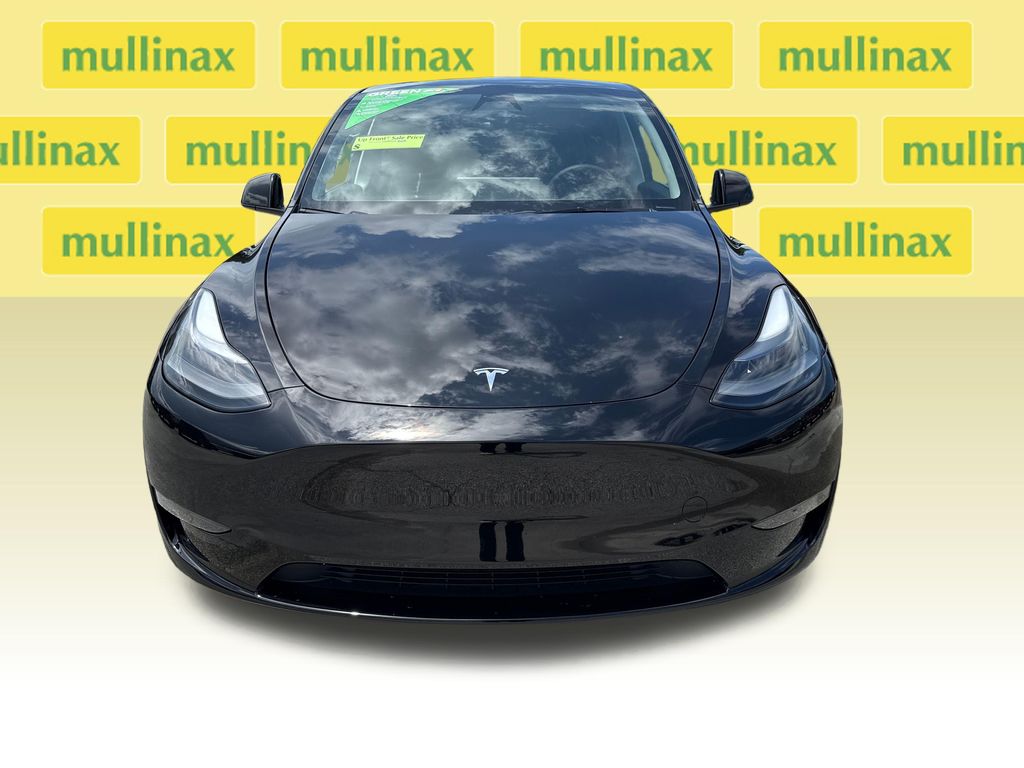 Used 2023  Tesla Standard Range image 10