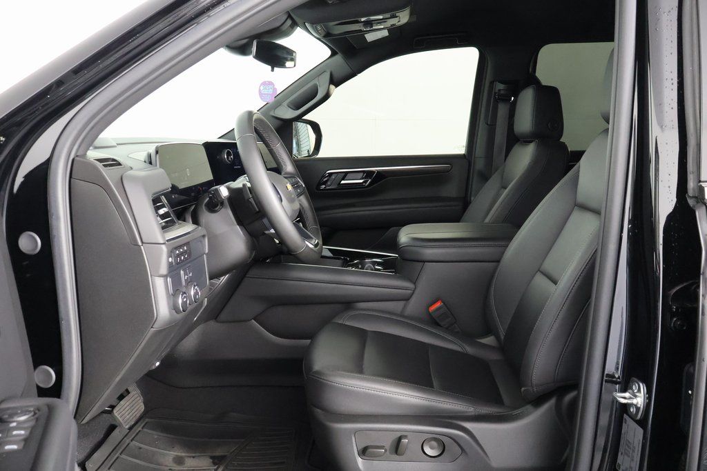 Thumbnail: 2025 Chevrolet Suburban - 9