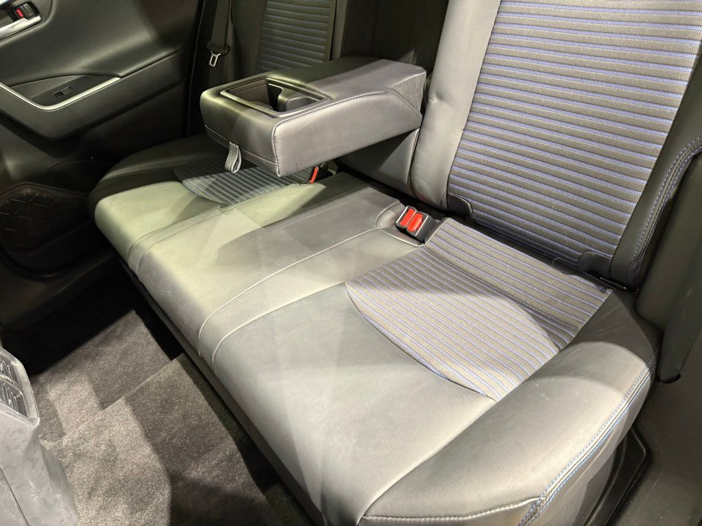 Thumbnail: 2022 Toyota RAV4 - 21