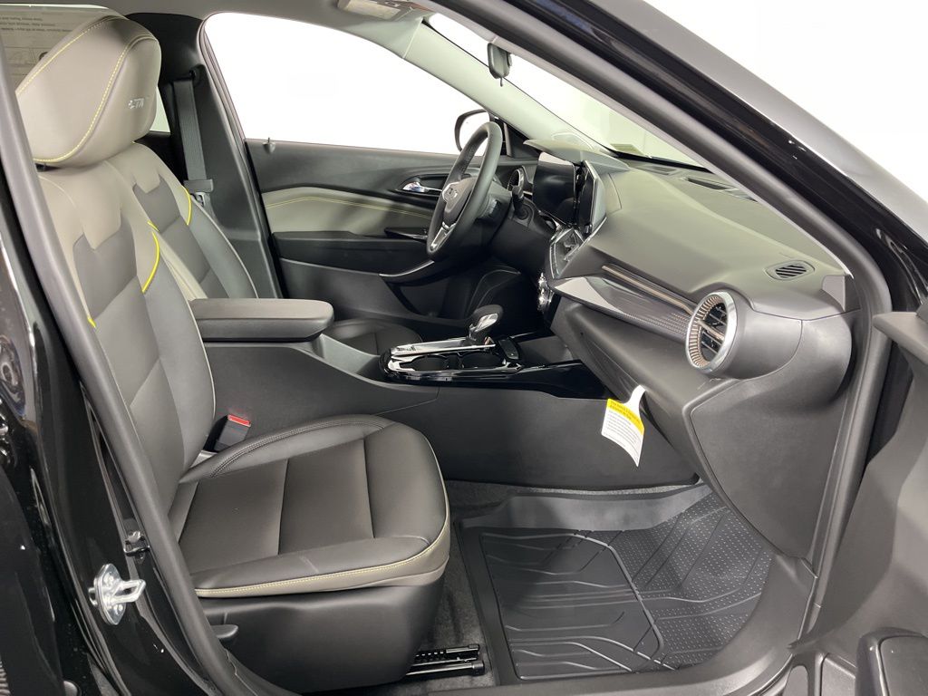 Thumbnail: 2025 Chevrolet Trax - 8