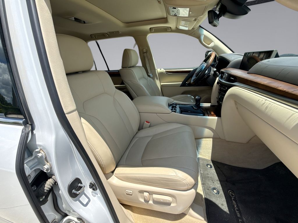 Thumbnail: 2020 Lexus LX - 16