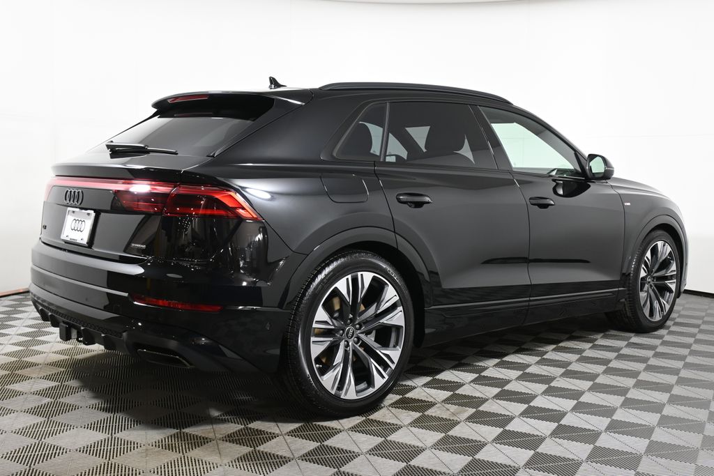 Thumbnail: 2026 Audi Q8 - 7