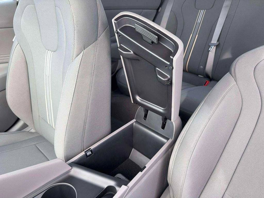 New 2026 White Hyundai SEL Sport image 18