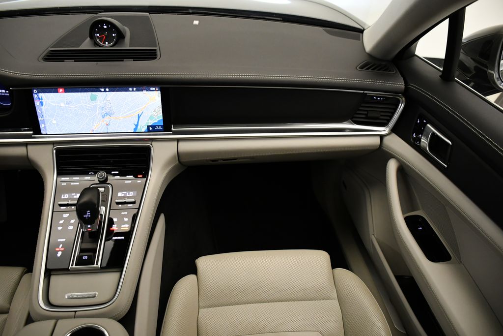 Thumbnail: 2018 Porsche Panamera - 23