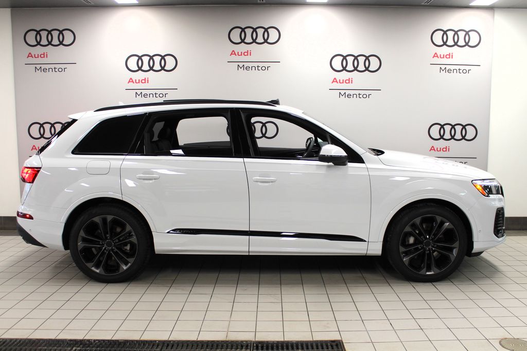 Thumbnail: 2026 Audi Q7 - 7