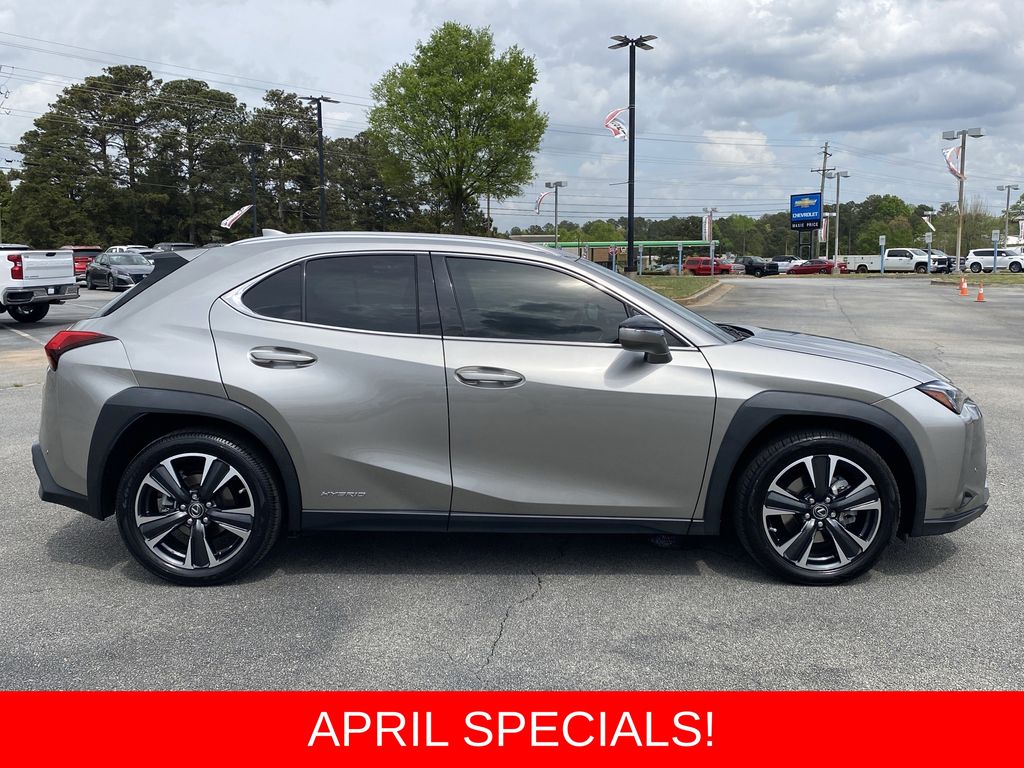 View vehicle photo 3