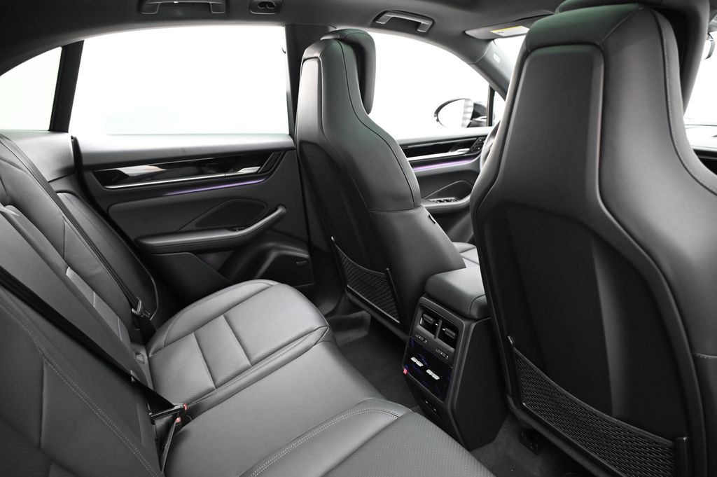 Thumbnail: 2025 Porsche Macan - 17