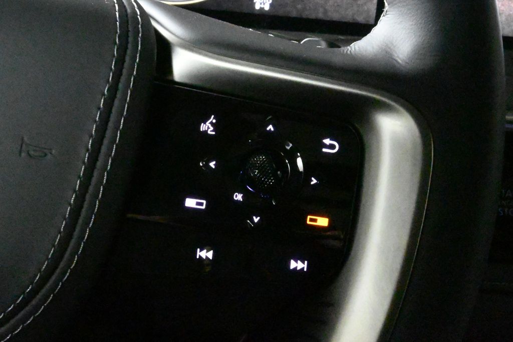 Thumbnail: 2025 INFINITI QX80 - 18