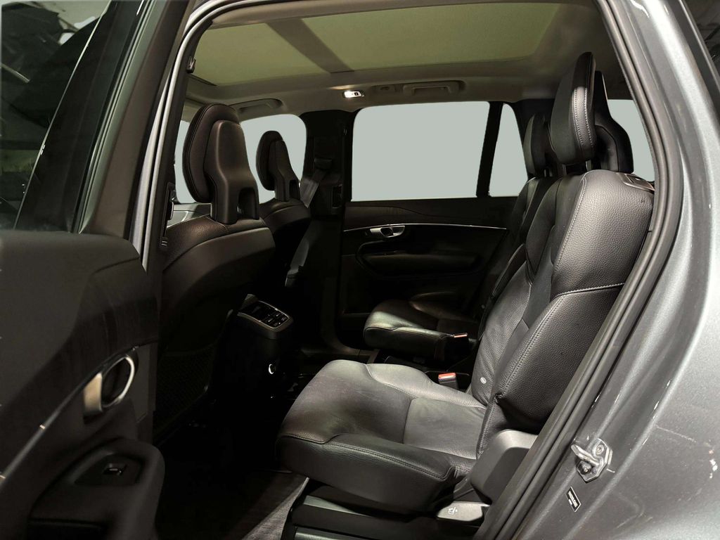 Used 2020 Osmium Gray Metallic Volvo T6 Momentum image 22