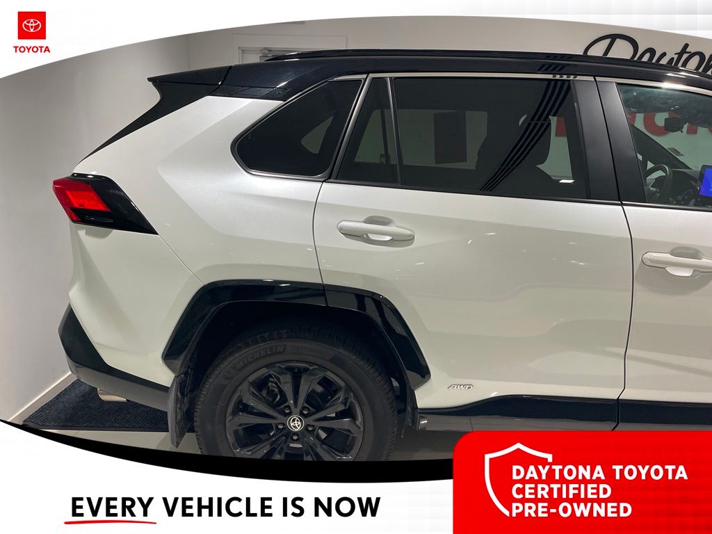 2024 Toyota RAV4 XSE - Photo 8