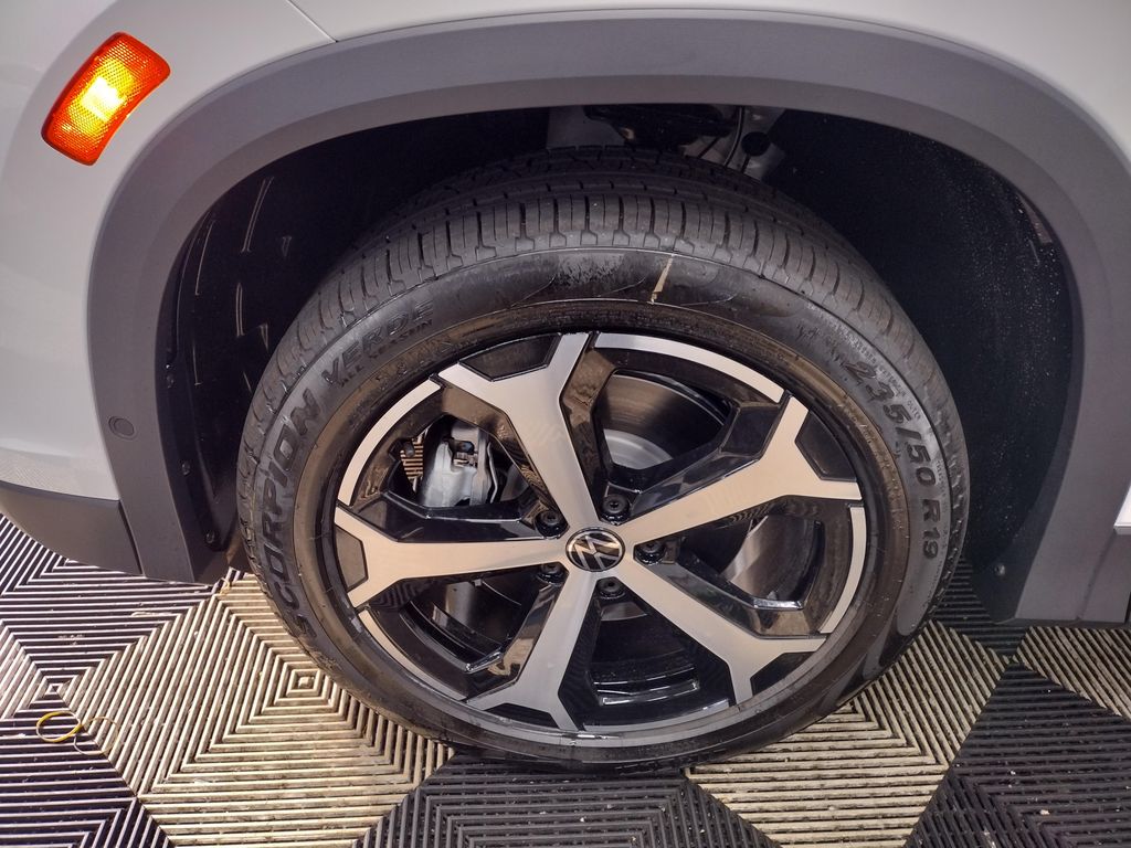 2025 Volkswagen Tiguan SE photo 4