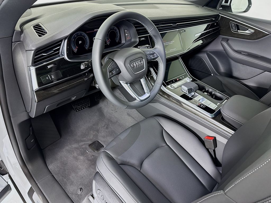 Thumbnail: 2026 Audi Q8 - 10