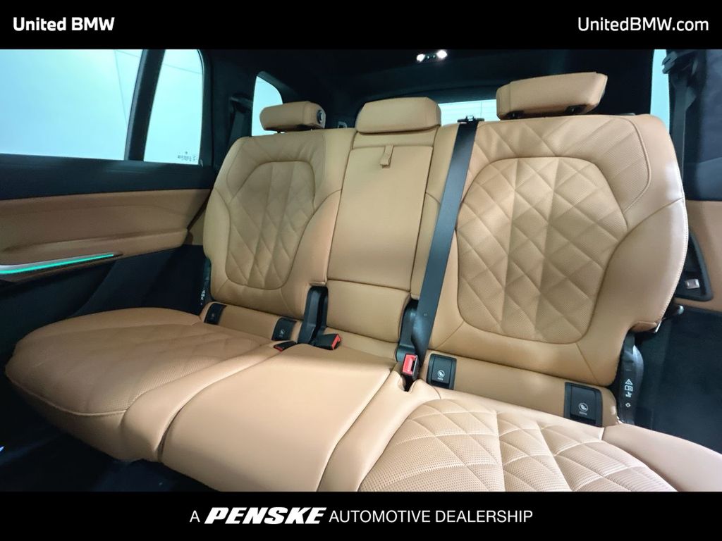 Thumbnail: 2026 BMW X7 - 21