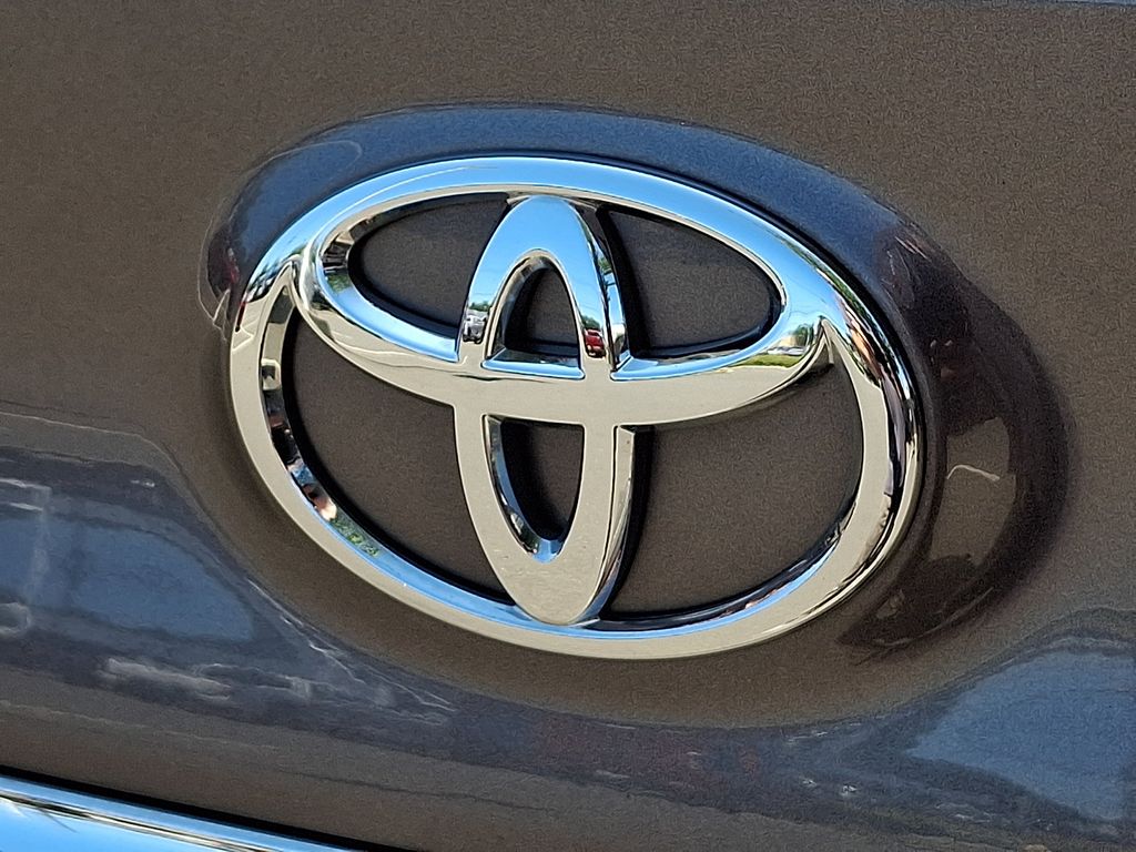 Thumbnail: 2015 Toyota Camry - 30