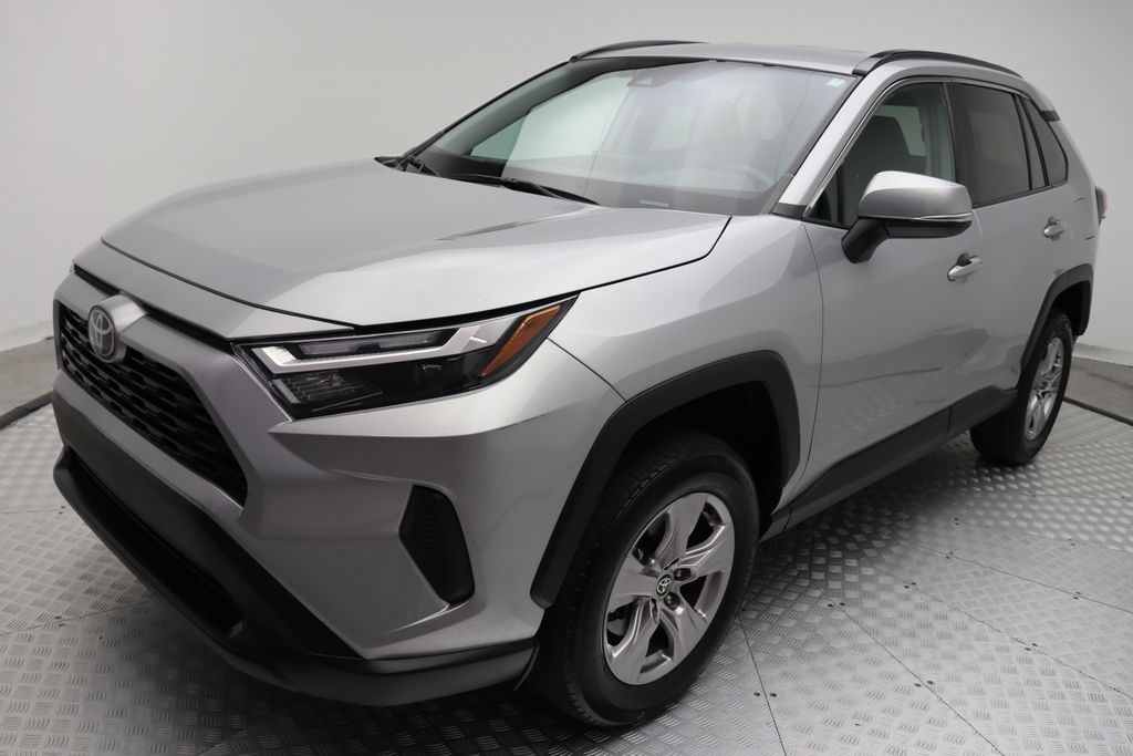 2023 Toyota RAV4 XLE 2