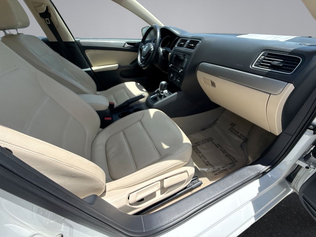 Thumbnail: 2015 Volkswagen Jetta - 15