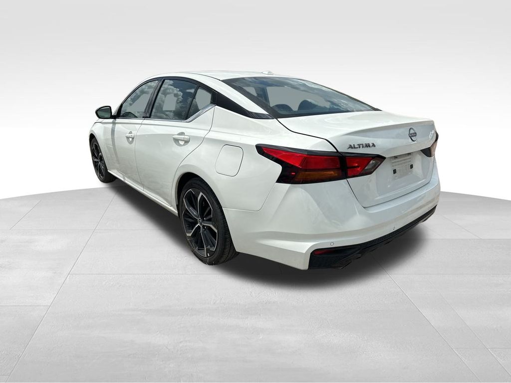 2023 Glacier White Nissan Altima 2.5 SR FWD Sedan