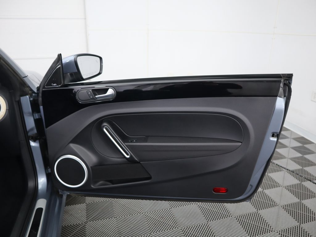 Thumbnail: 2019 Volkswagen Beetle - 31