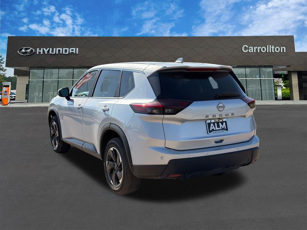 Used 2025 Silver Nissan SV image 7