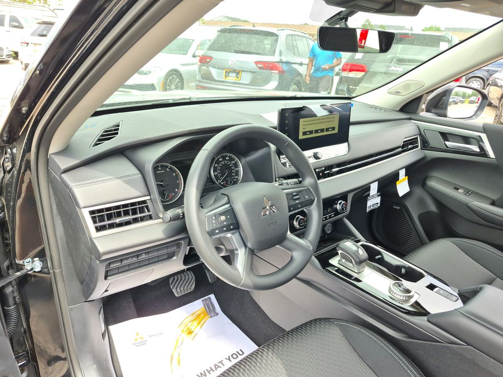 2026 Mitsubishi Outlander ES - 8