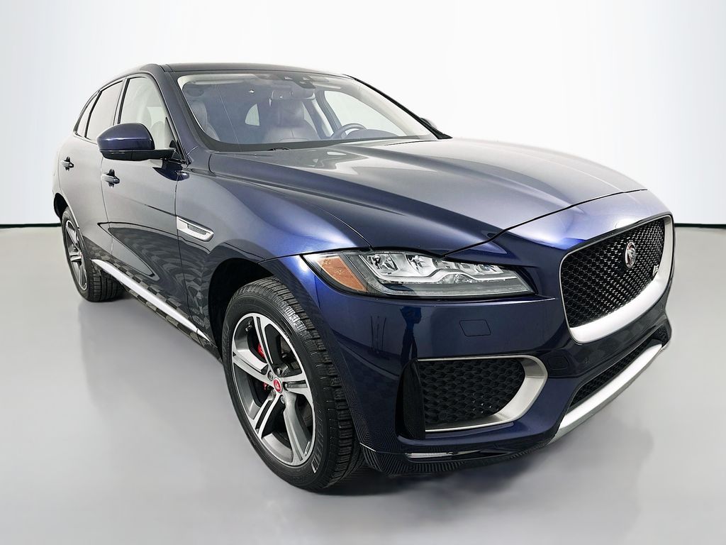 Thumbnail: 2017 Jaguar F-Pace - 3